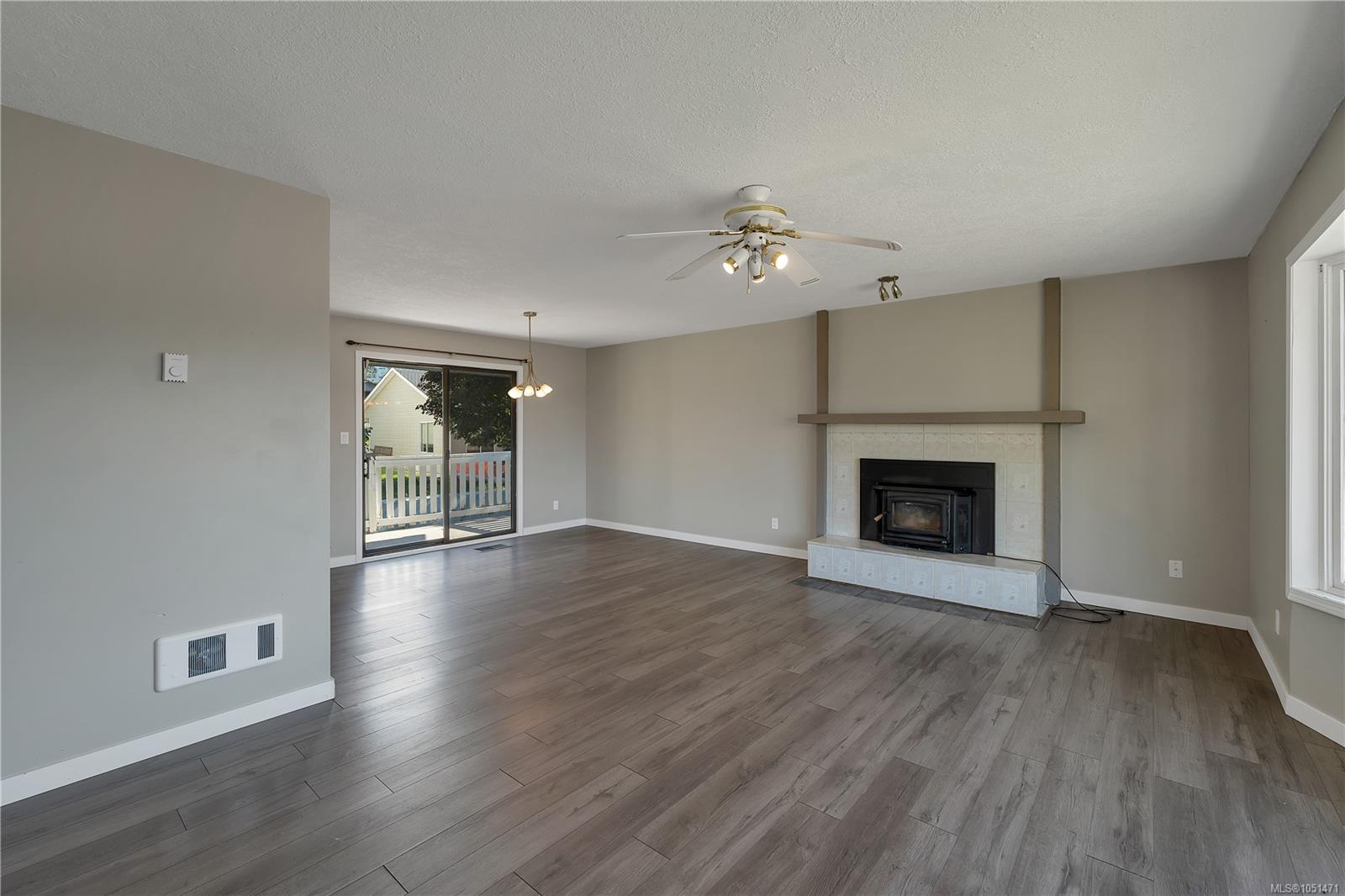 531 Savary Cres — listing photo 8 of 58