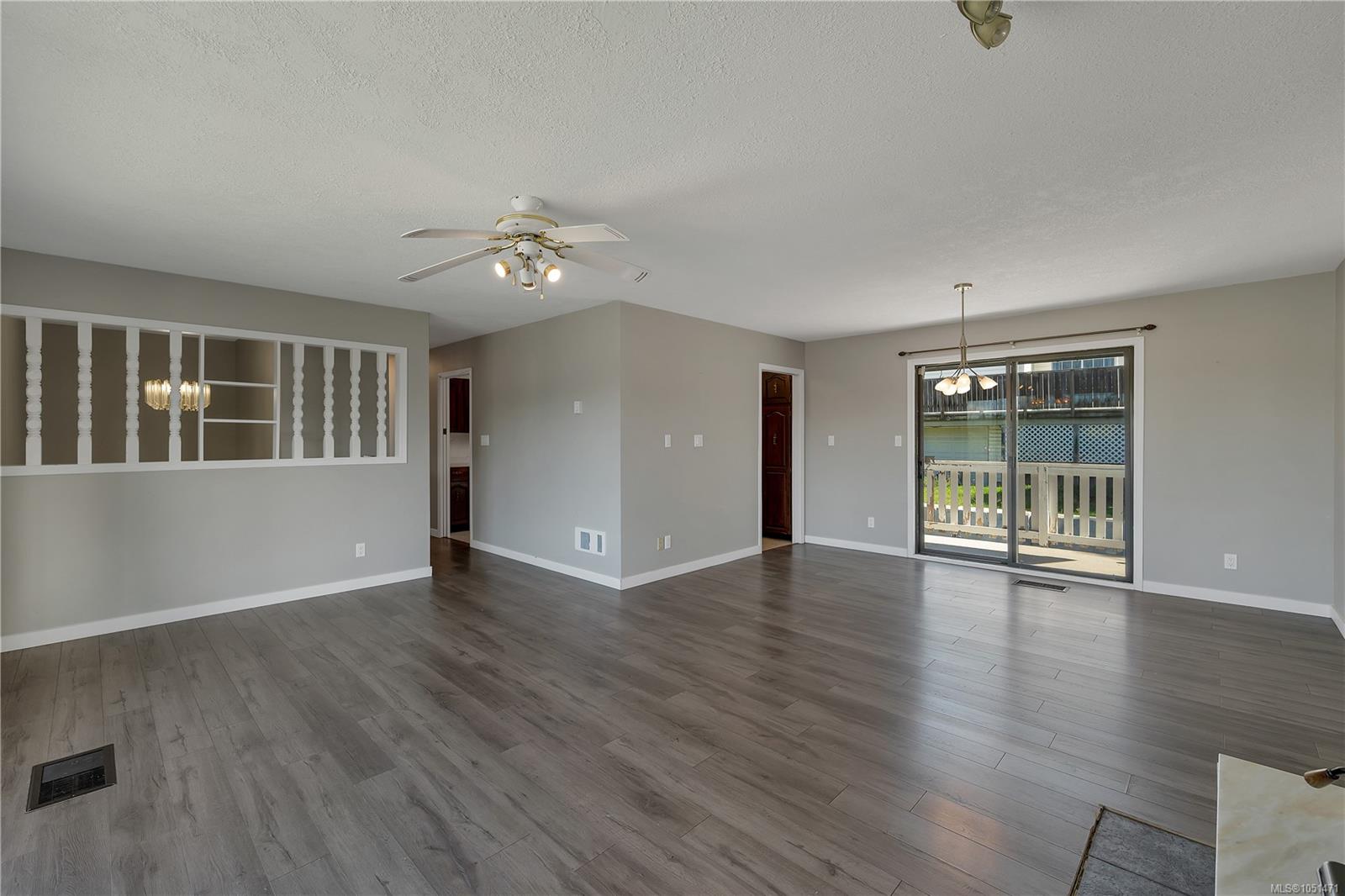 531 Savary Cres — listing photo 9 of 58