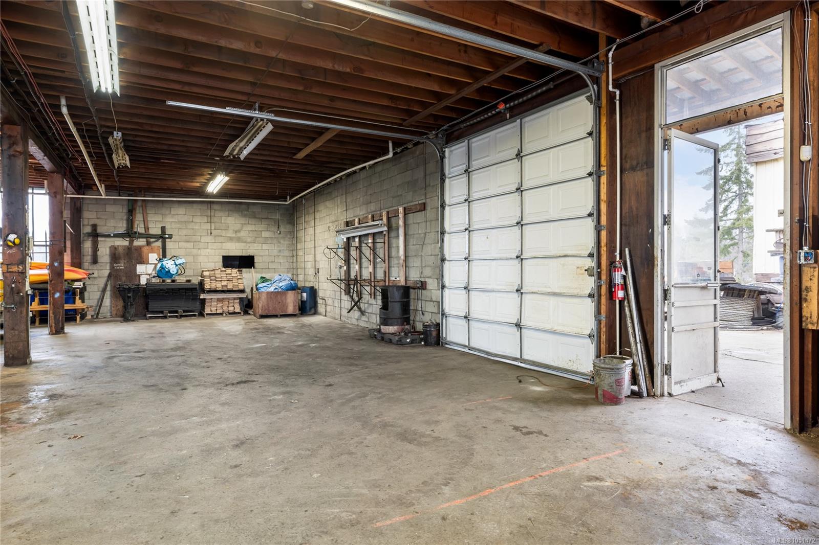 4504 Glenwood Dr — listing photo 3 of 17