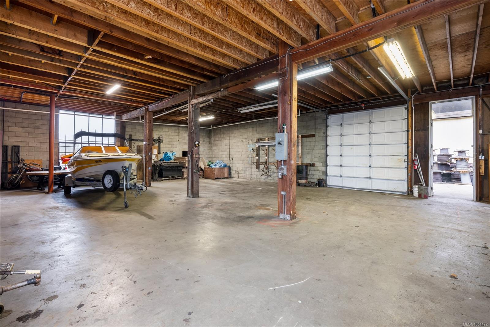 4504 Glenwood Dr — listing photo 6 of 17