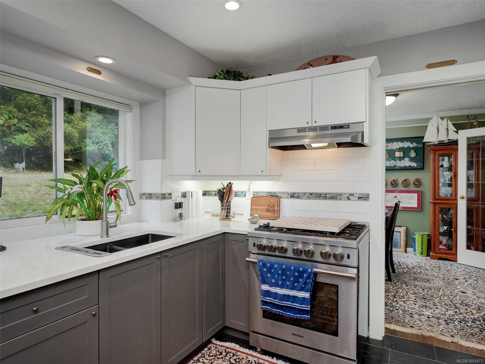 905 Worrall Dr — listing photo 12 of 45