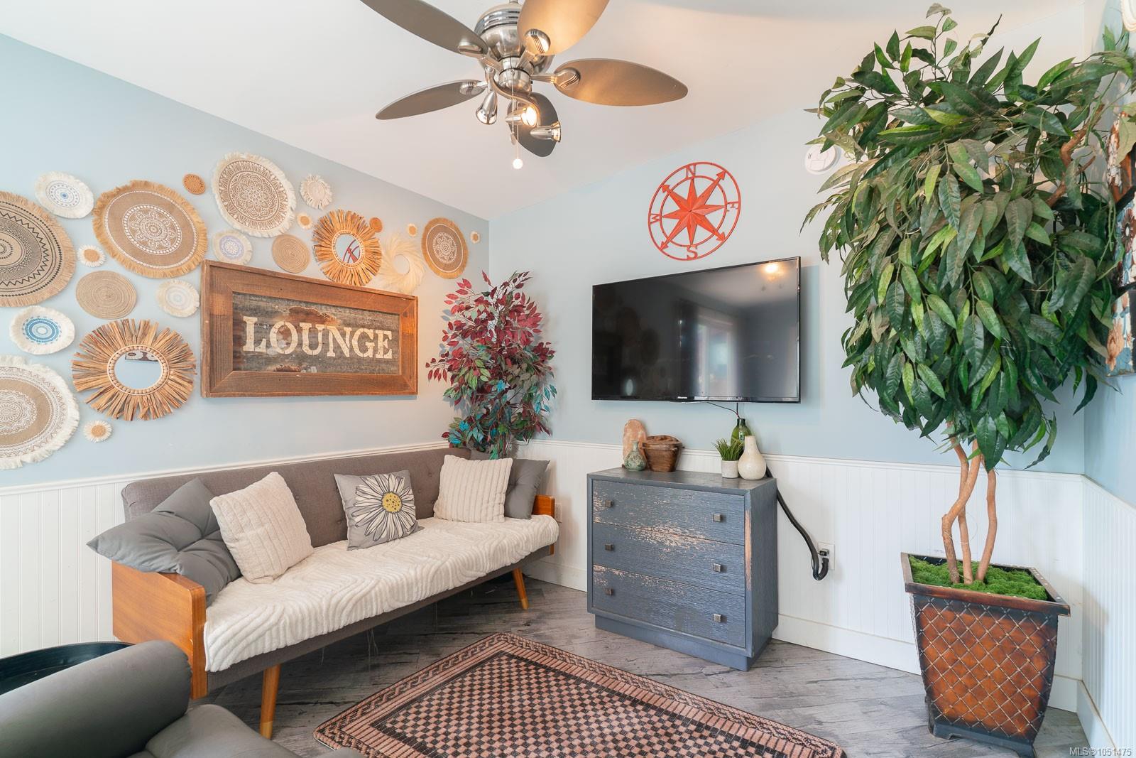 14-4837 Roger St — listing photo 3 of 18