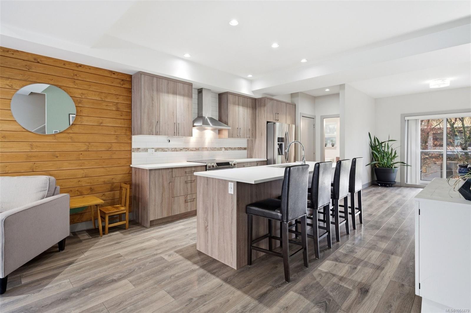 103-687 Strandlund Ave — listing photo 6 of 25