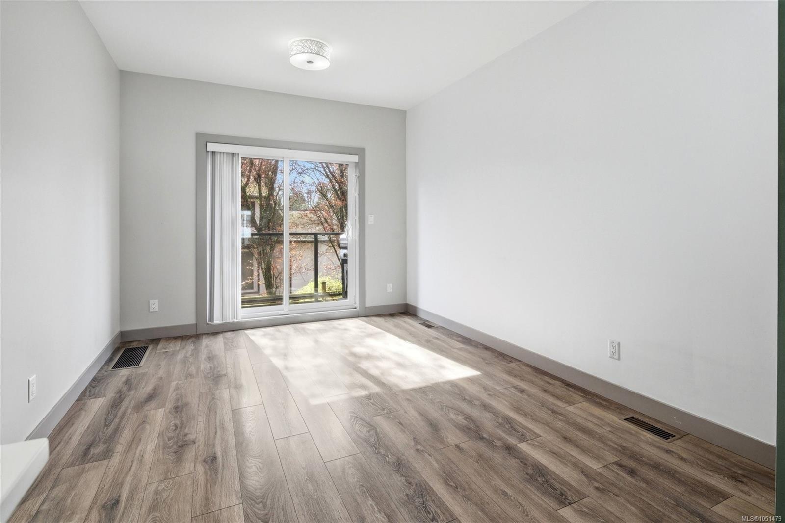 103-687 Strandlund Ave — listing photo 7 of 25