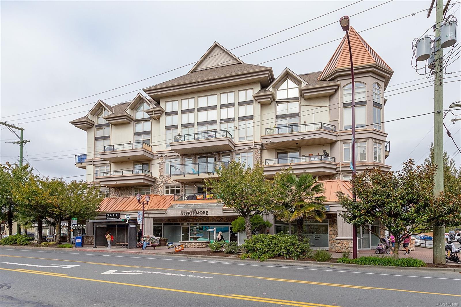 204-866 Goldstream Ave — listing photo 2 of 27