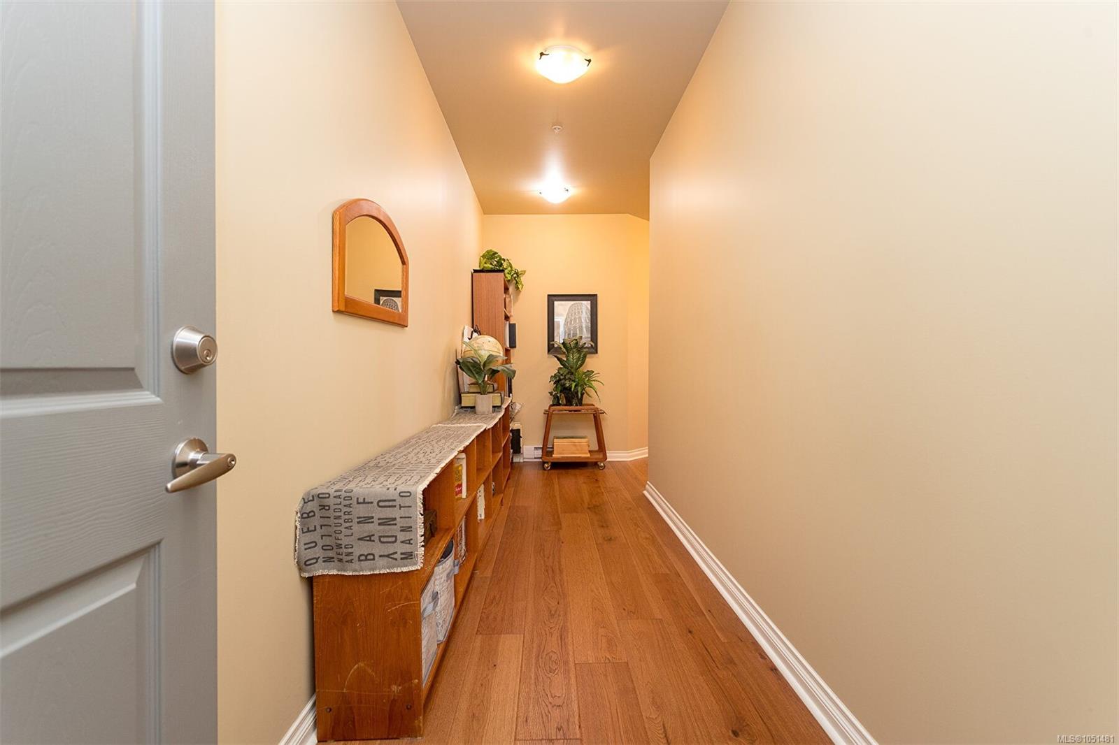 204-866 Goldstream Ave — listing photo 4 of 27