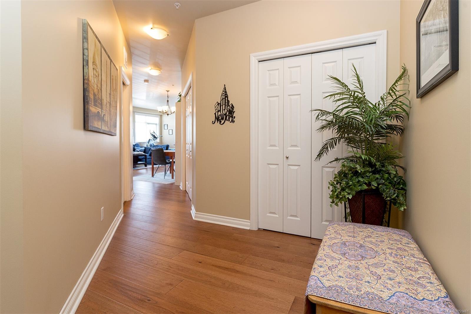 204-866 Goldstream Ave — listing photo 5 of 27