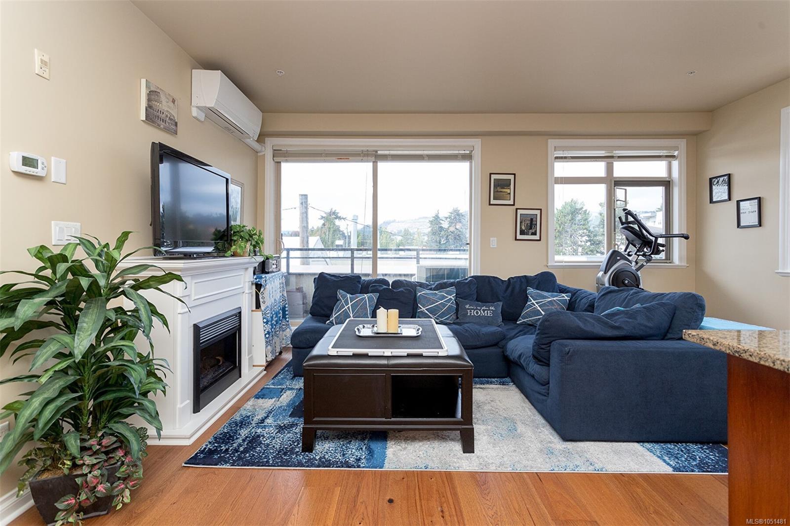 204-866 Goldstream Ave — listing photo 7 of 27