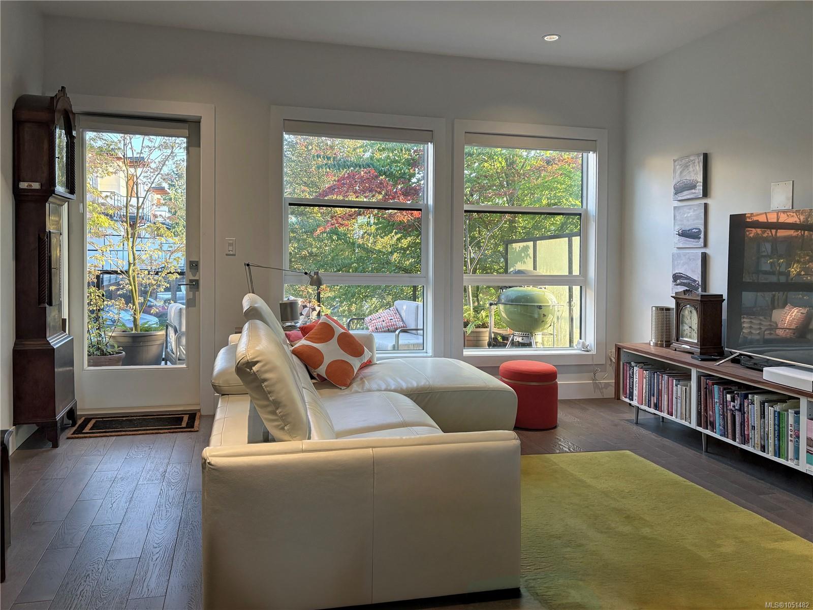104-3999 Cedar Hill Rd — listing photo 11 of 28