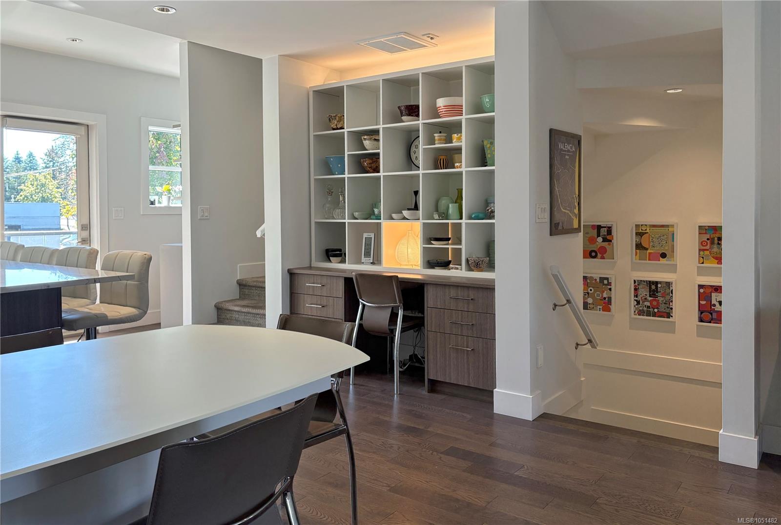 104-3999 Cedar Hill Rd — listing photo 4 of 28