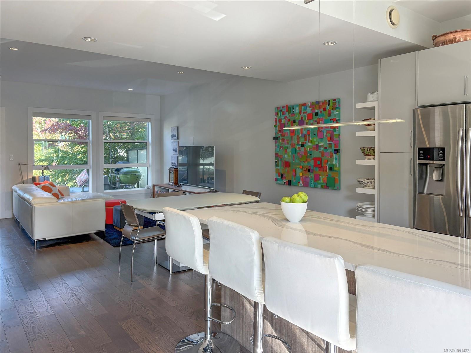 104-3999 Cedar Hill Rd — listing photo 8 of 28