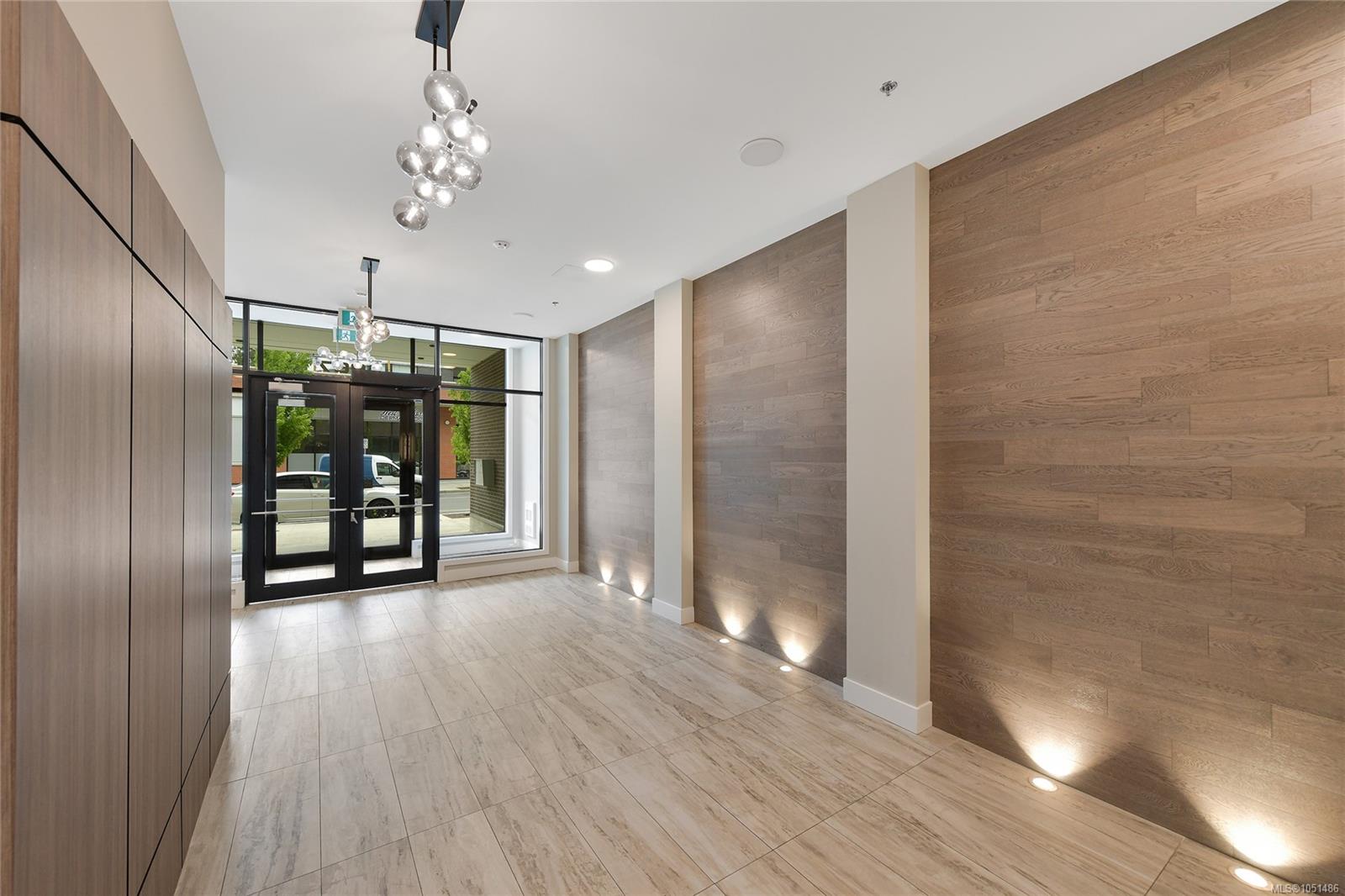 404-967 Whirlaway Cres — listing photo 3 of 27