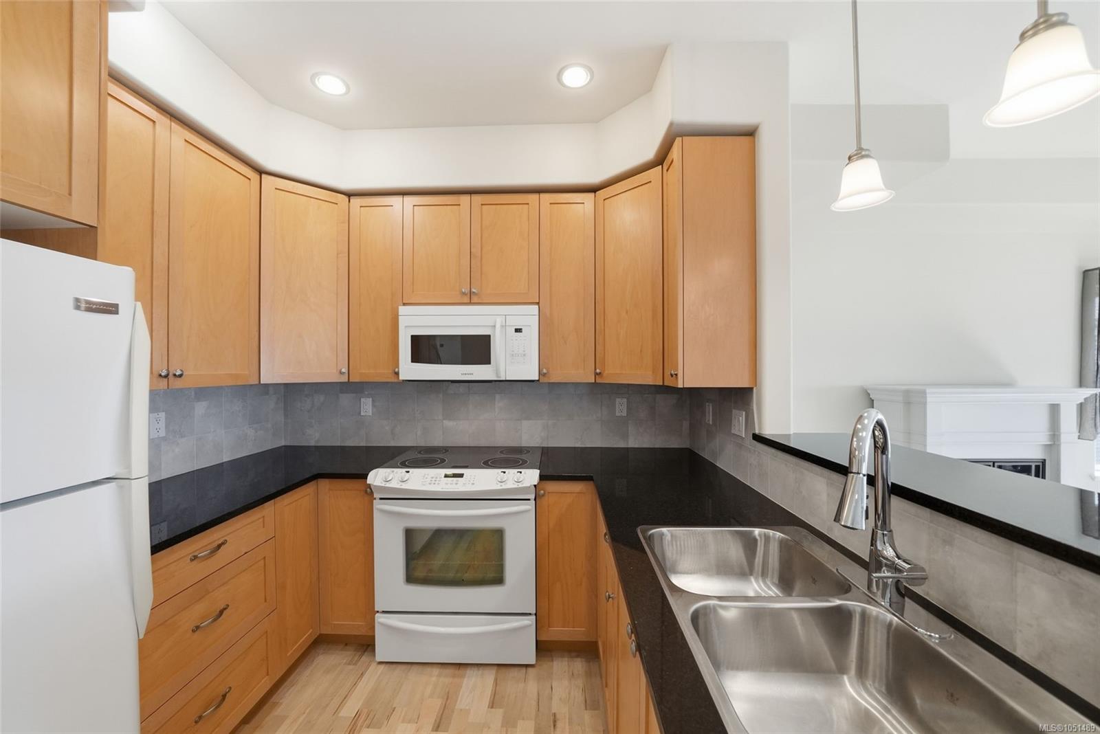211-399 Wembley Rd — listing photo 5 of 34