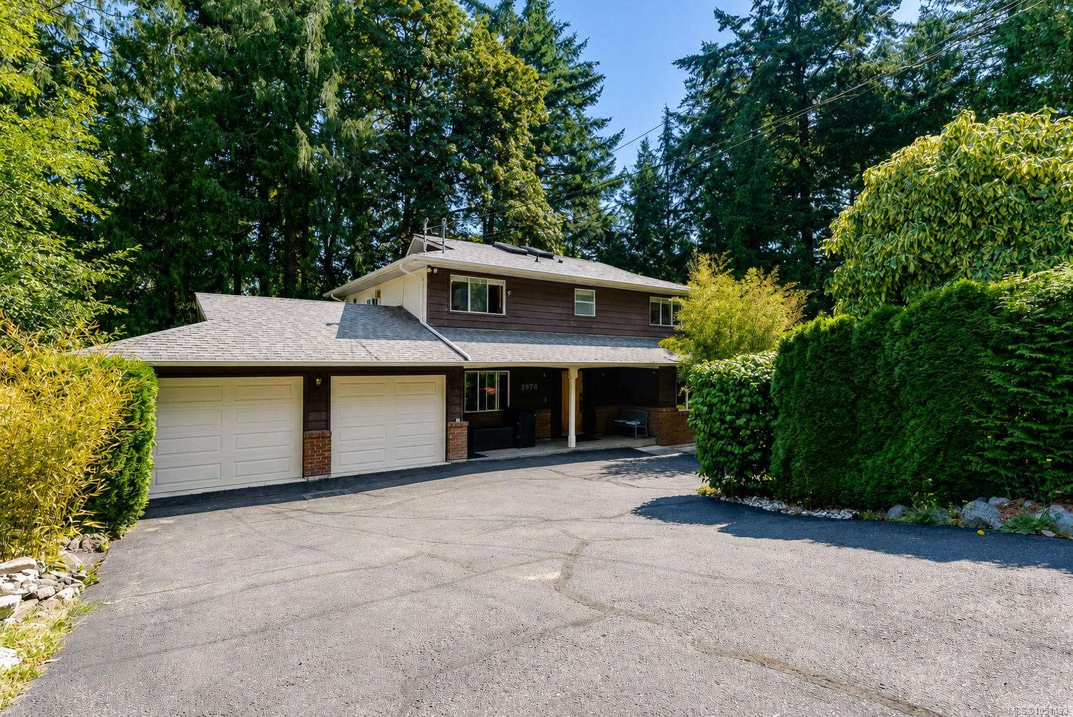 1970 Lands End Rd — listing photo 2 of 53
