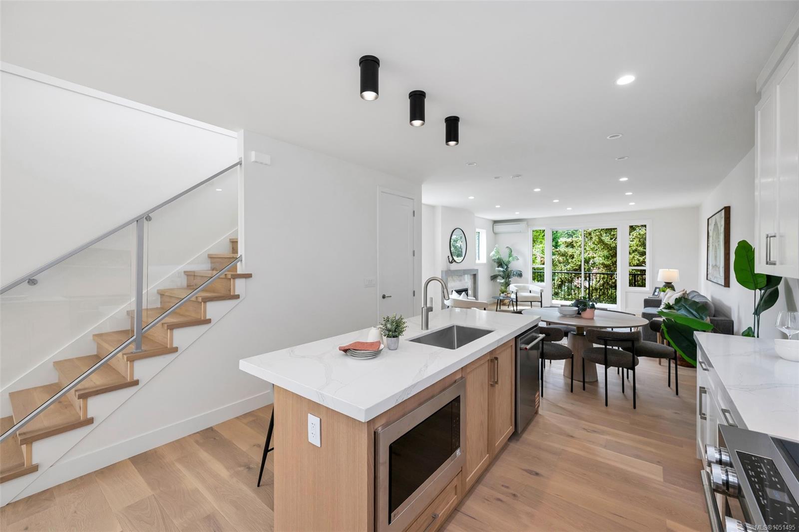 A-4016 Wiseton St — listing photo 7 of 44