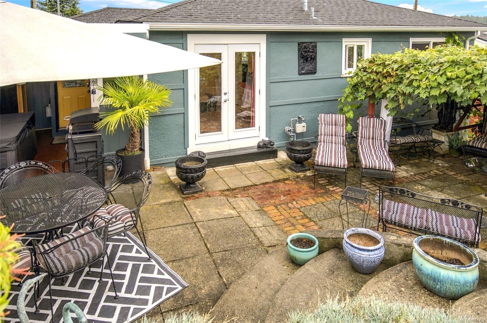 663 Maple St — listing photo 14 of 64