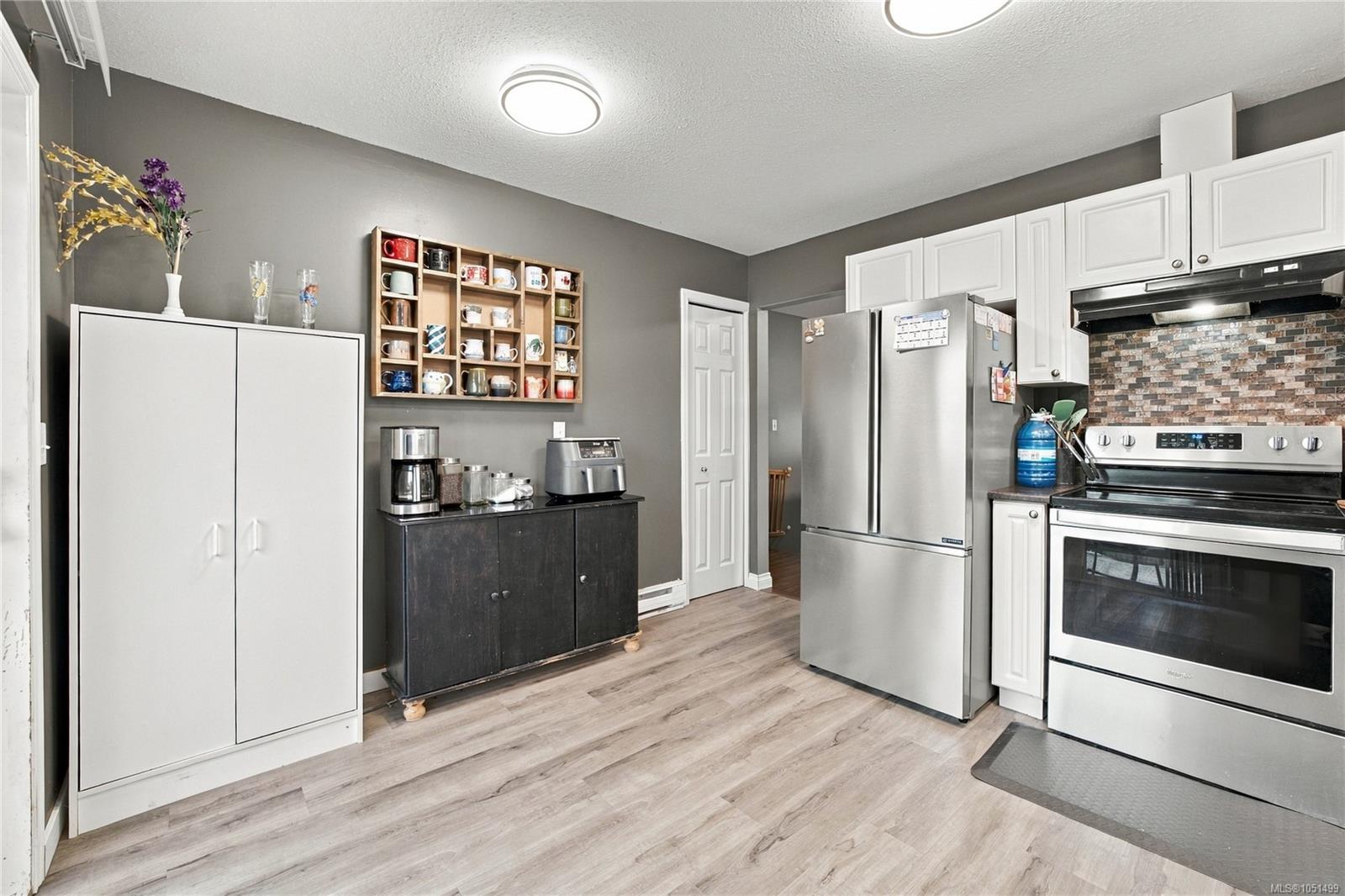 421 Murray St — listing photo 7 of 34