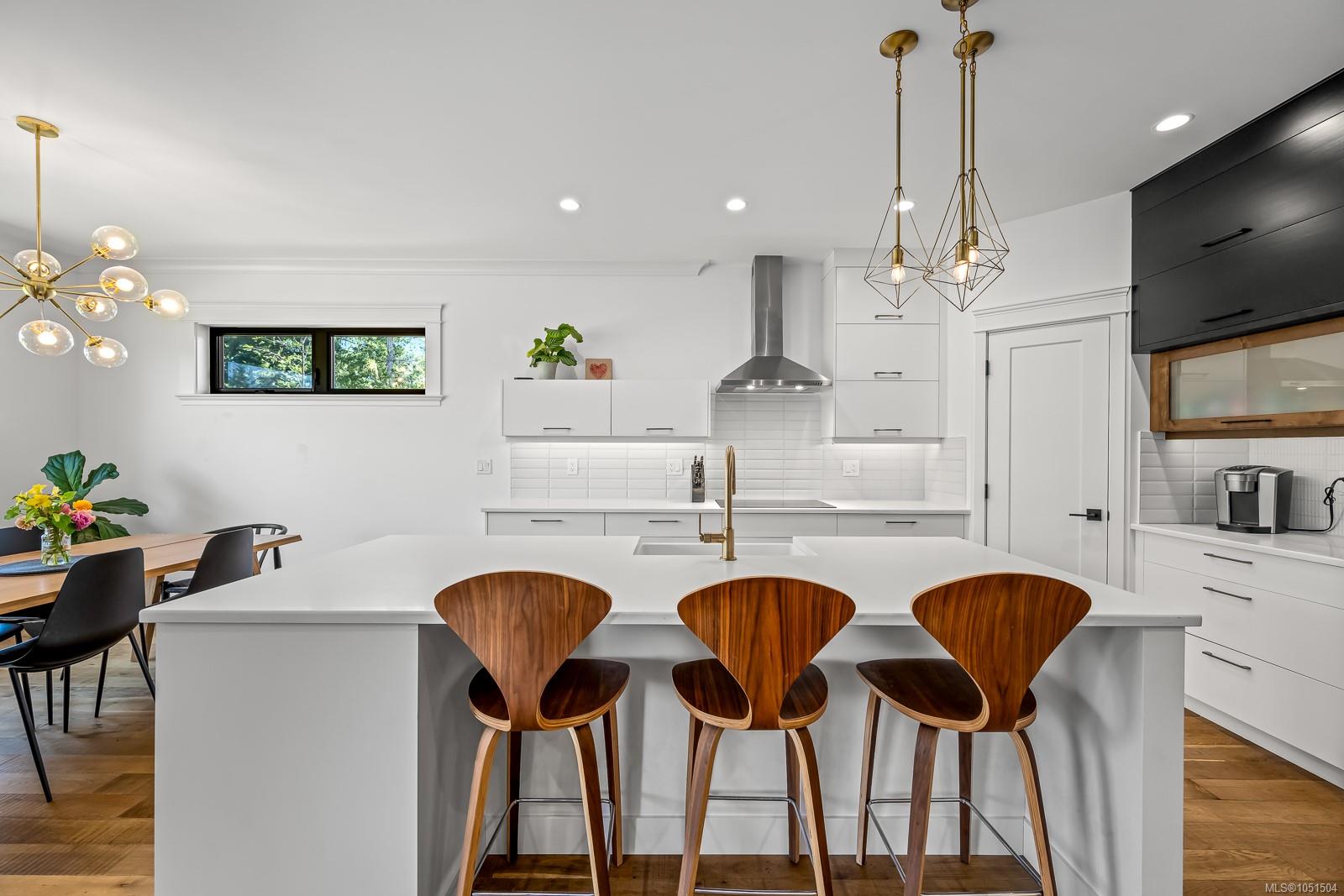1586 Crown Isle Blvd — listing photo 6 of 49