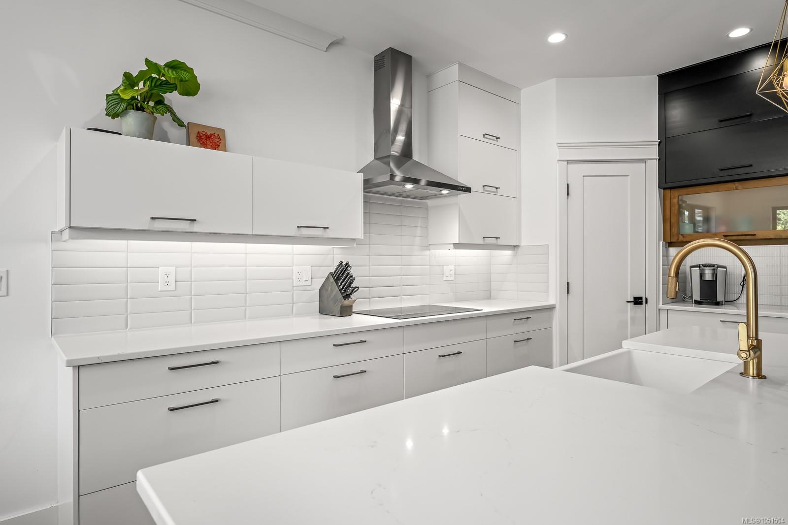1586 Crown Isle Blvd — listing photo 8 of 49