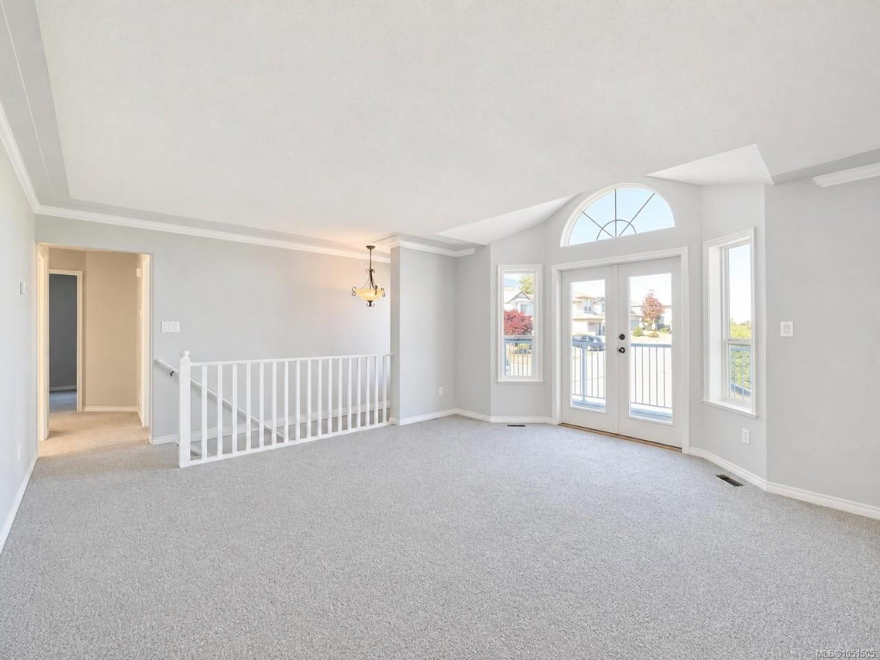 6083 Sierra Way — listing photo 4 of 36