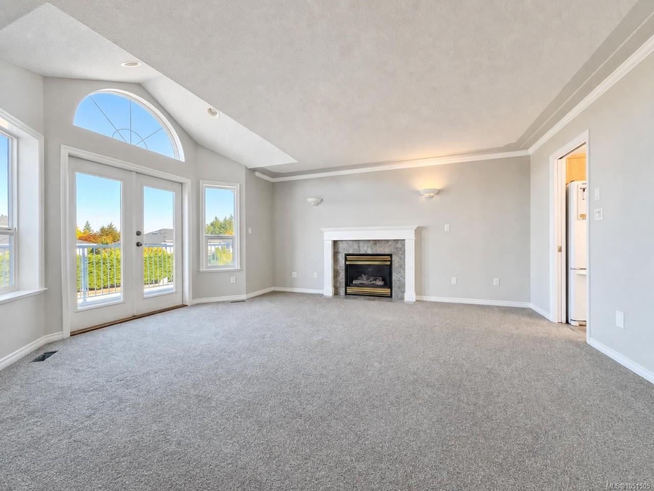6083 Sierra Way — listing photo 5 of 36