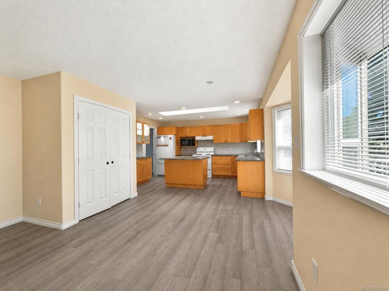 6083 Sierra Way — listing photo 8 of 36