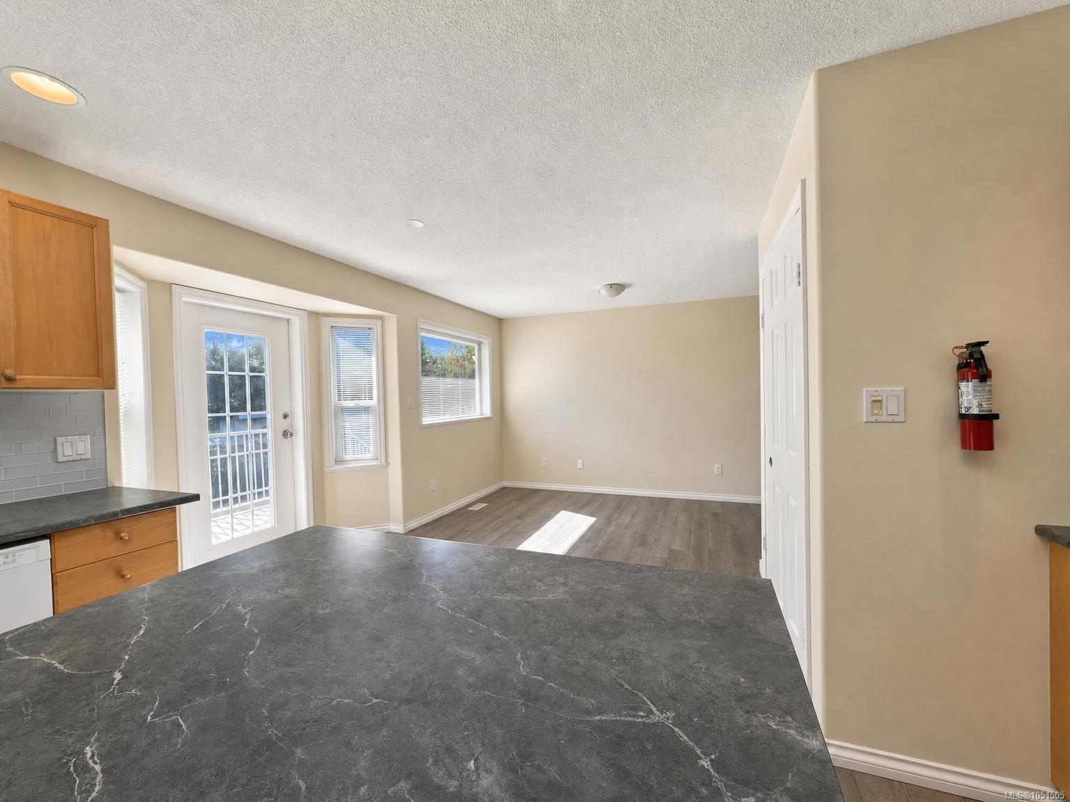 6083 Sierra Way — listing photo 9 of 36