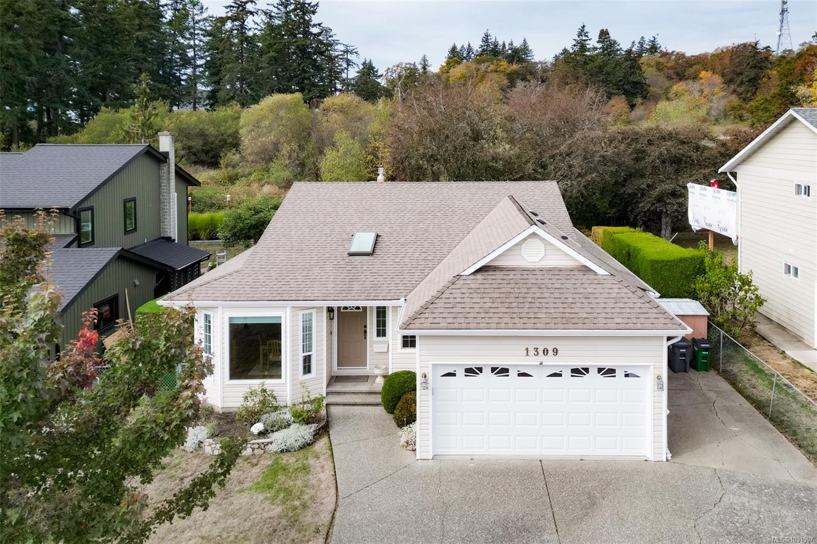 1309 Layritz Pl — listing photo 7 of 59