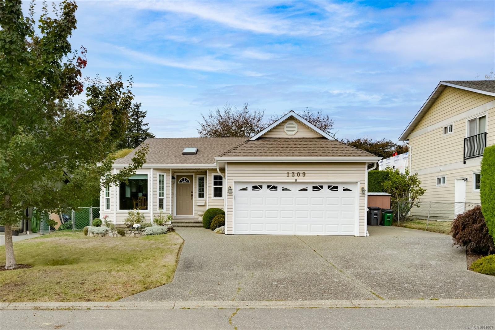 1309 Layritz Pl — listing photo 8 of 59