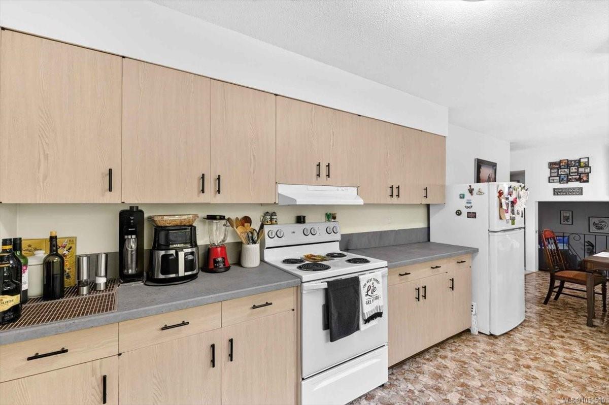 3962 Bruce St — listing photo 14 of 63