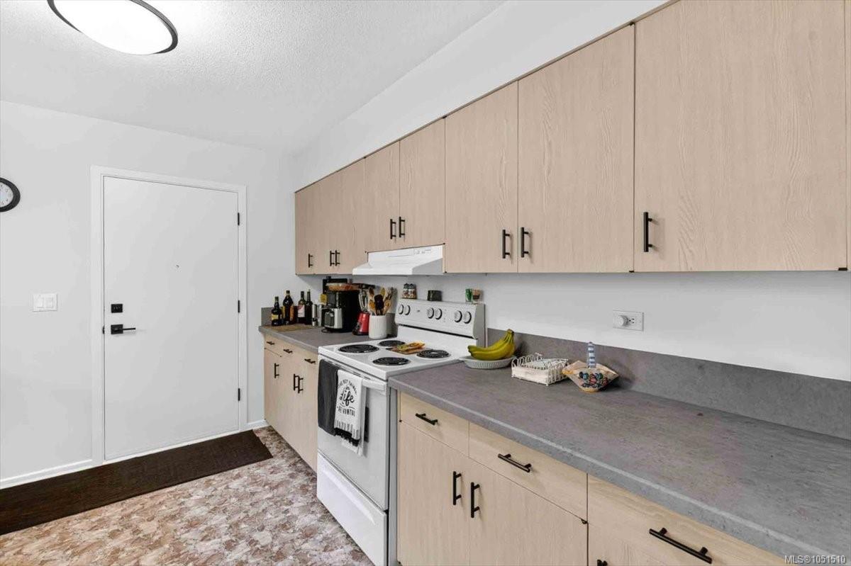 3962 Bruce St — listing photo 10 of 63