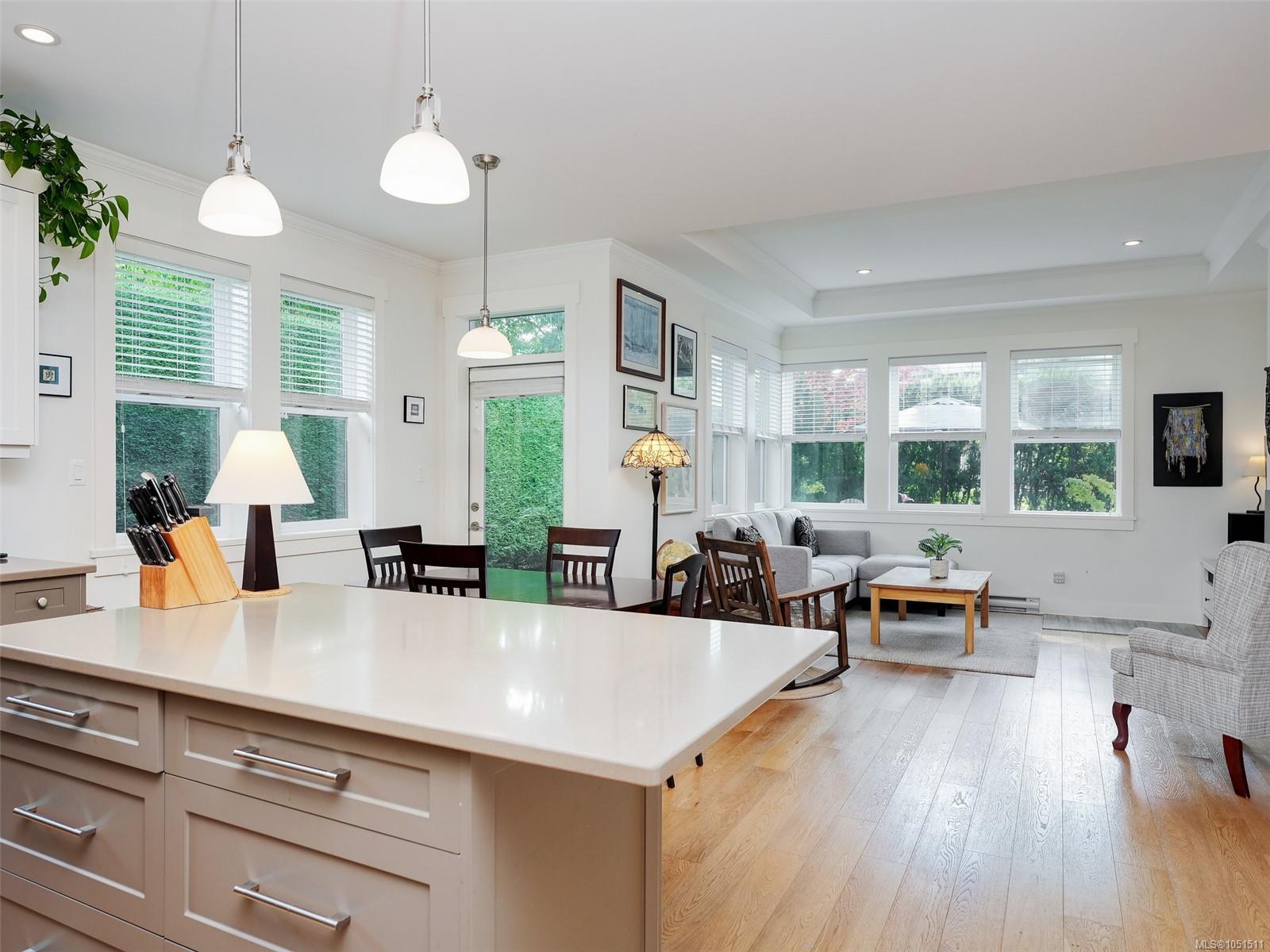 A-7045 Wallace Dr — listing photo 3 of 35