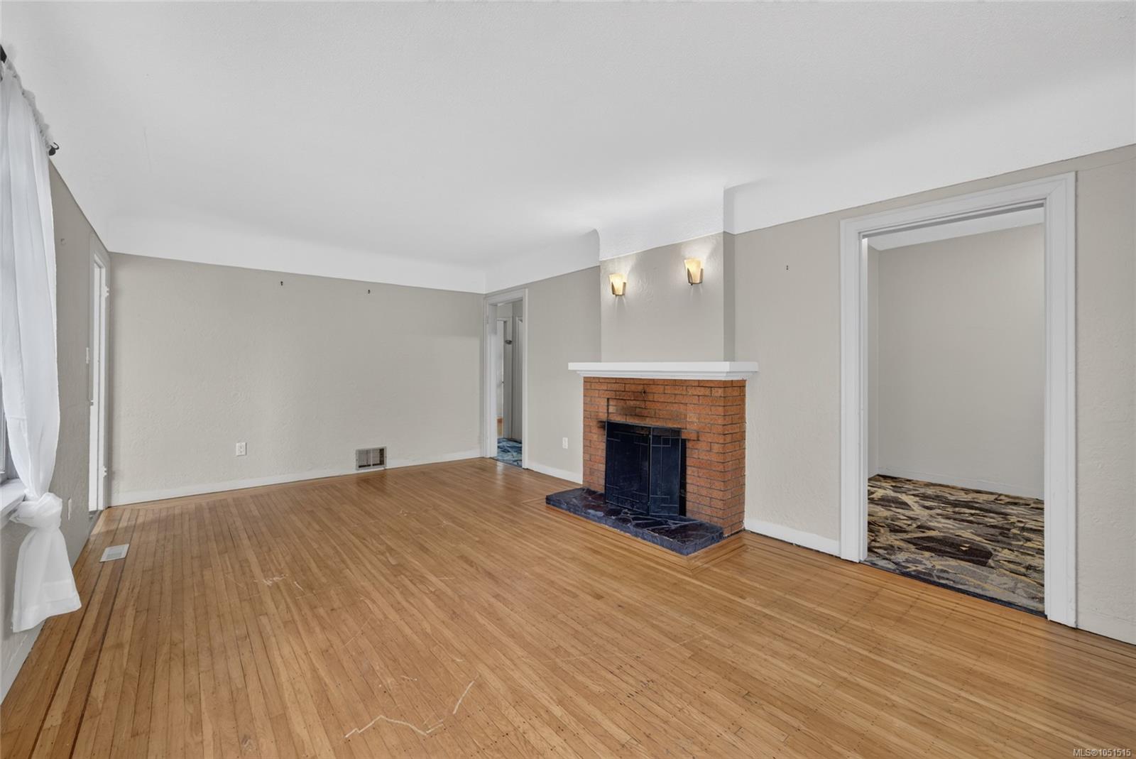 3219 RUTLEDGE St — listing photo 4 of 40