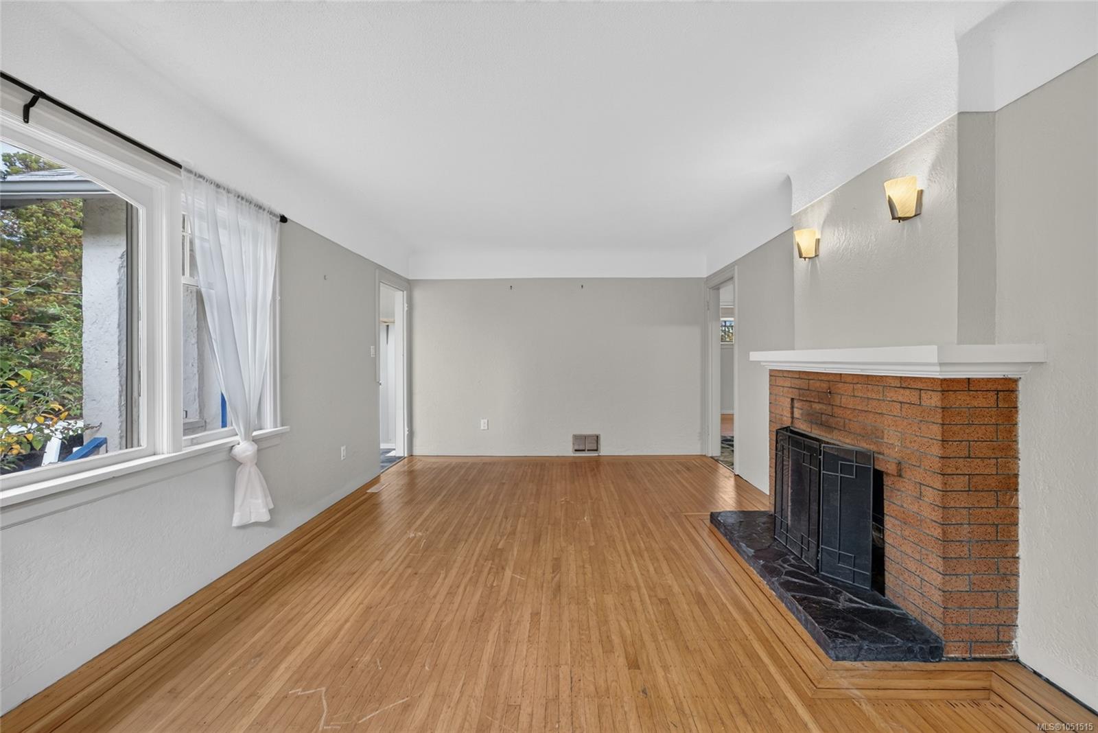 3219 RUTLEDGE St — listing photo 5 of 40
