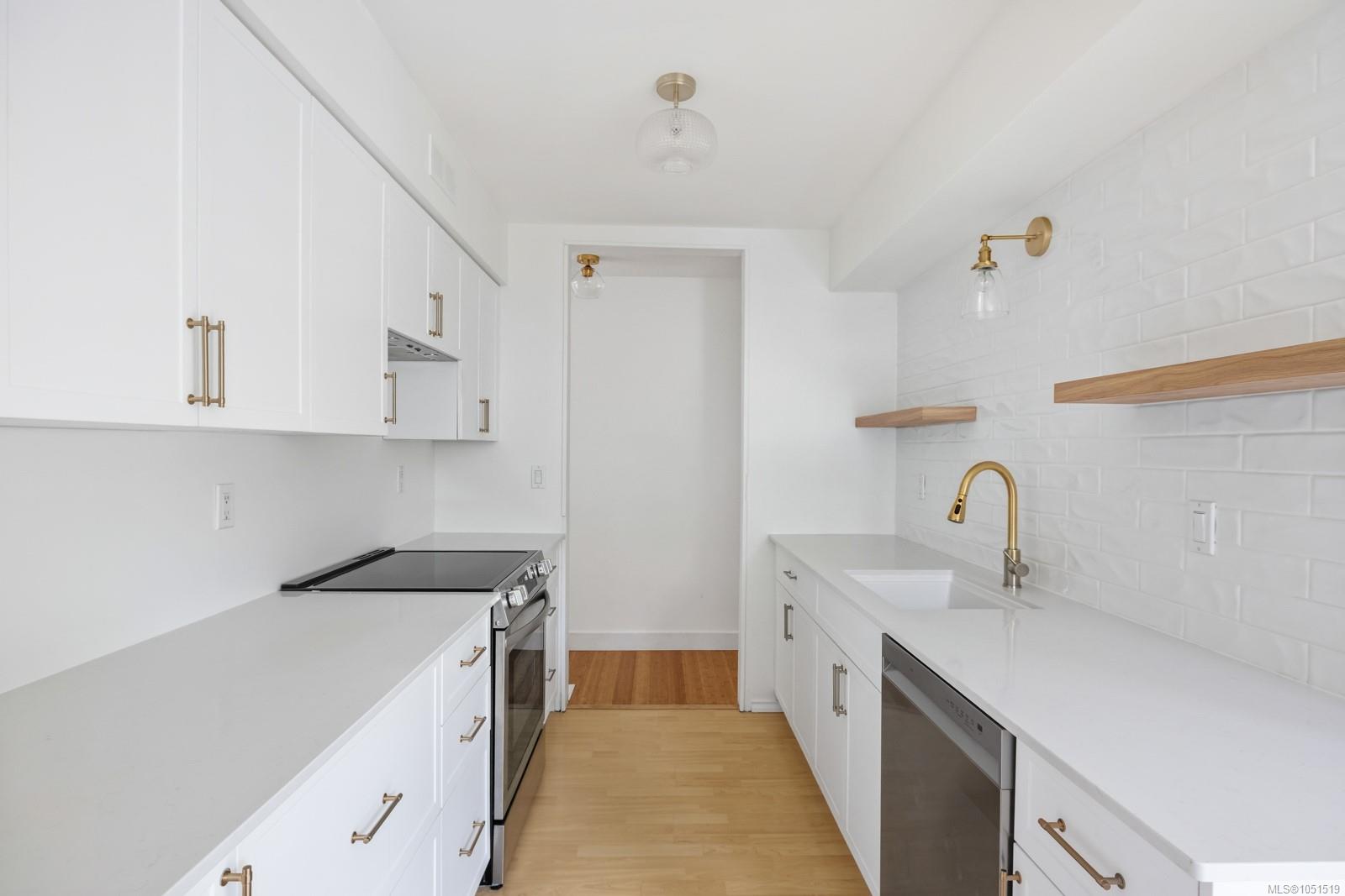 6450 Abbey Rd — listing photo 10 of 47