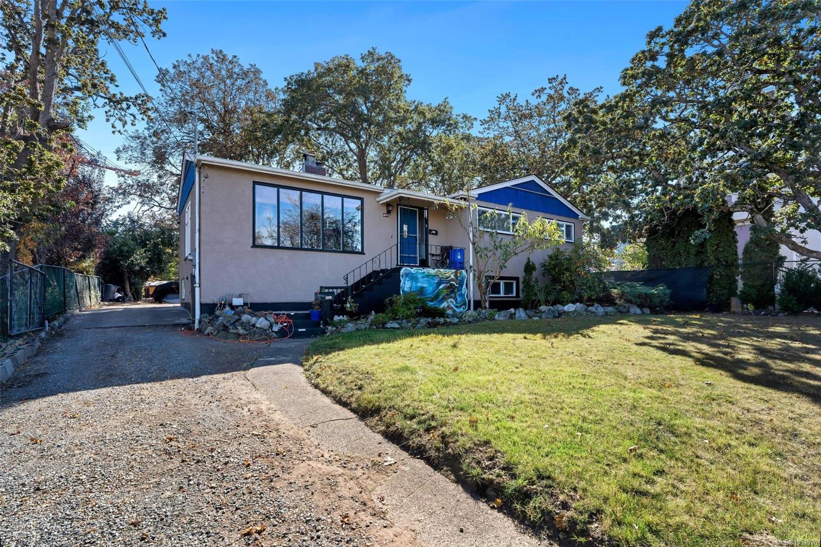 847 Old Esquimalt Rd, Esquimalt