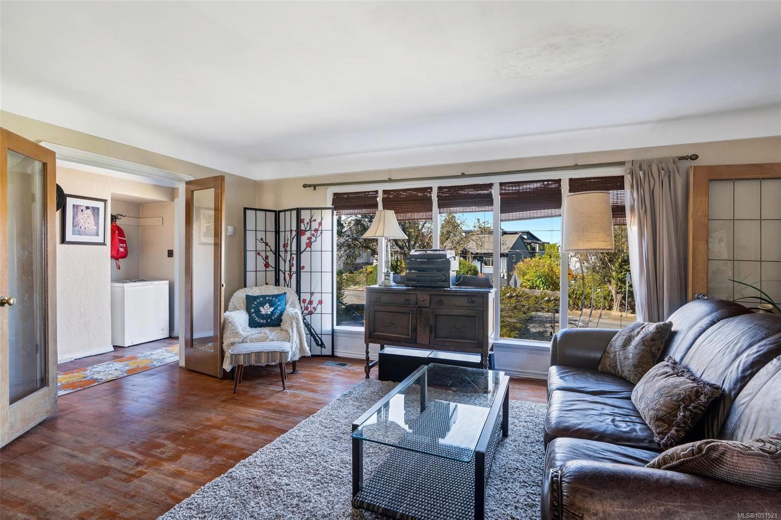 847 Old Esquimalt Rd — listing photo 12 of 54