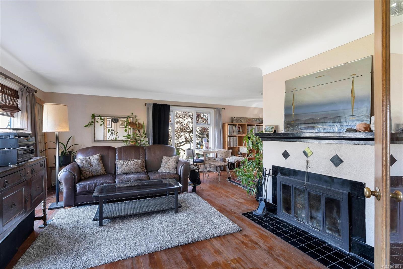 847 Old Esquimalt Rd — listing photo 13 of 54