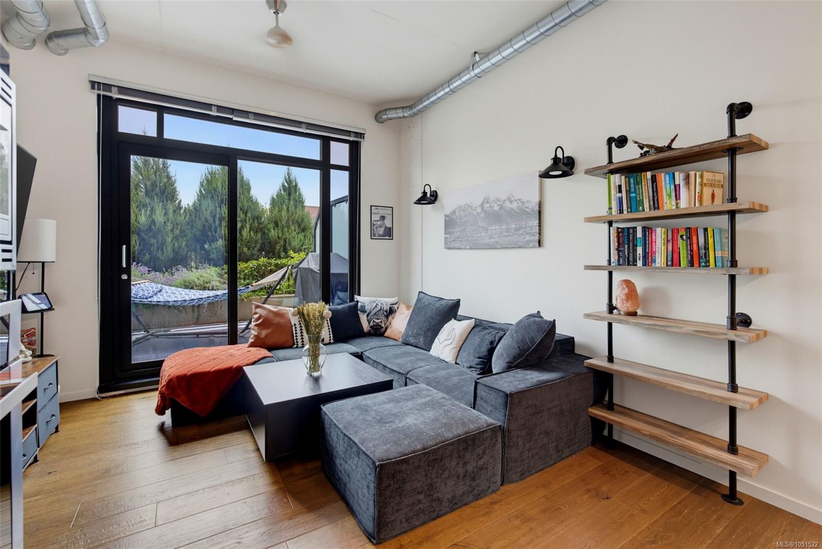 322-1029 View St — listing photo 11 of 27
