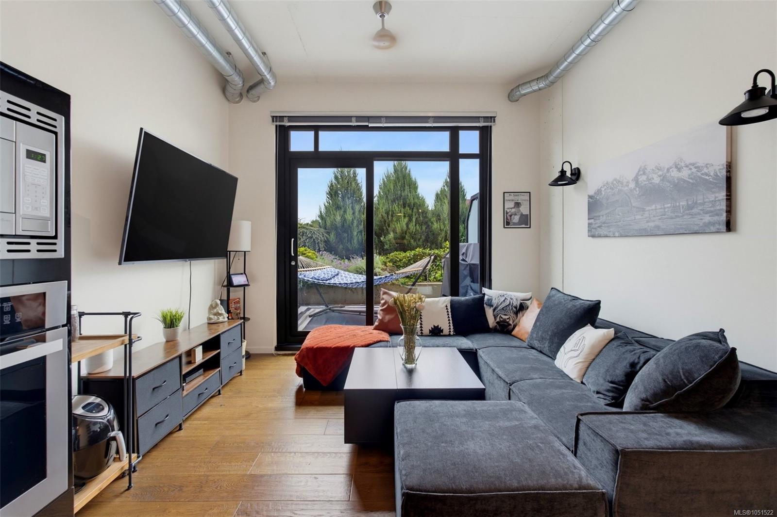 322-1029 View St — listing photo 10 of 27