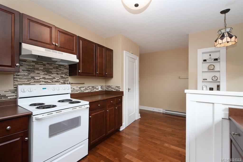 3919 Quadra St — listing photo 11 of 23