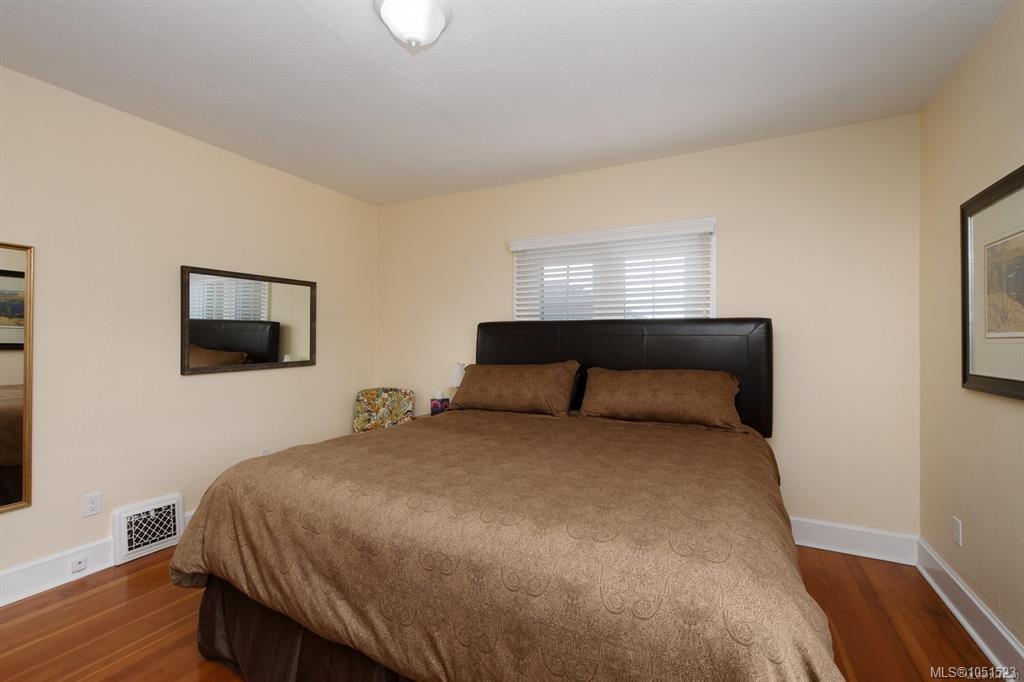 3919 Quadra St — listing photo 12 of 23