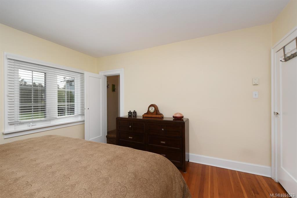 3919 Quadra St — listing photo 13 of 23