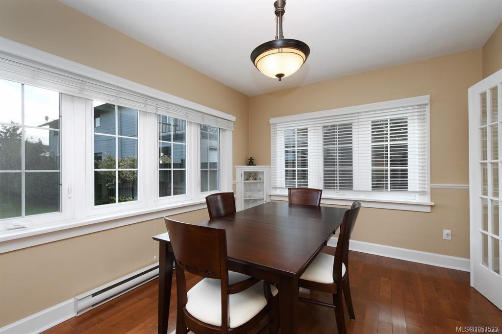 3919 Quadra St — listing photo 8 of 23
