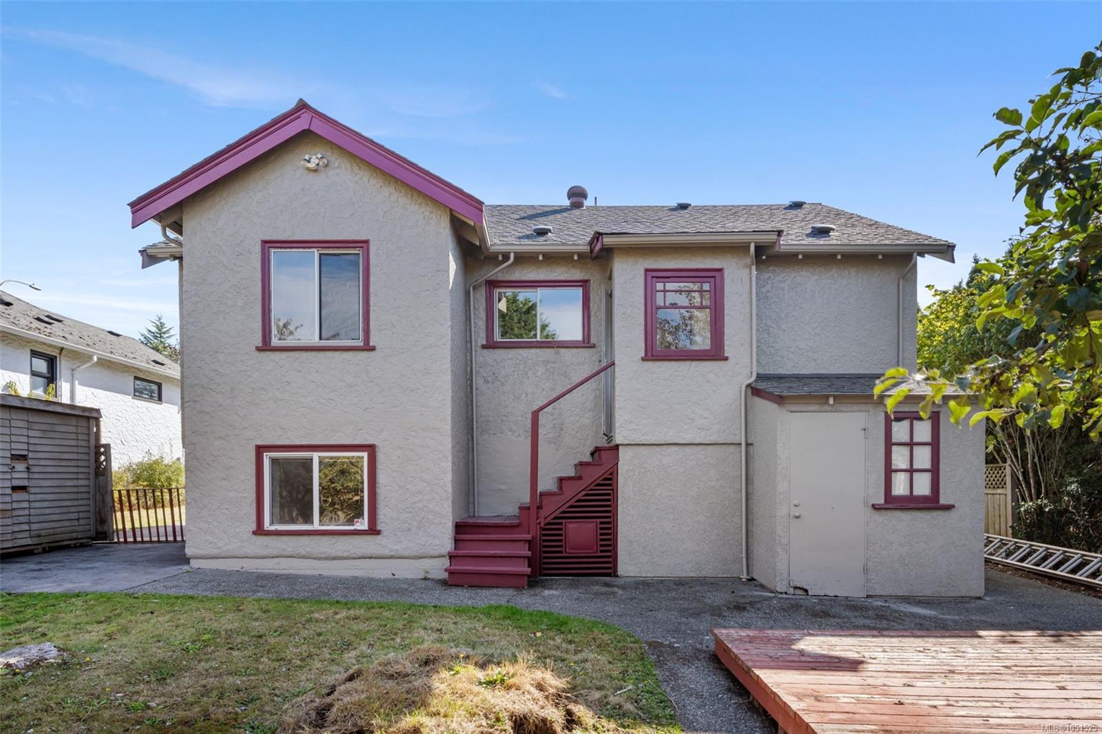 978 Lovat Ave, Saanich