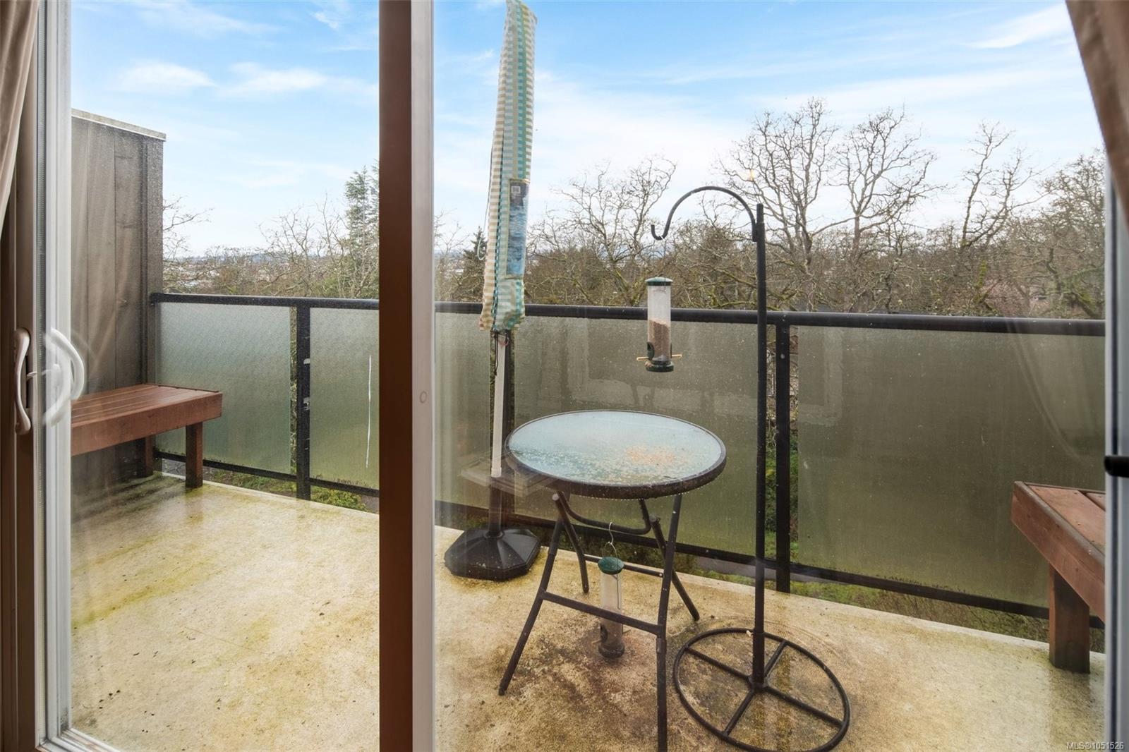 207-991 Cloverdale Ave — listing photo 13 of 21