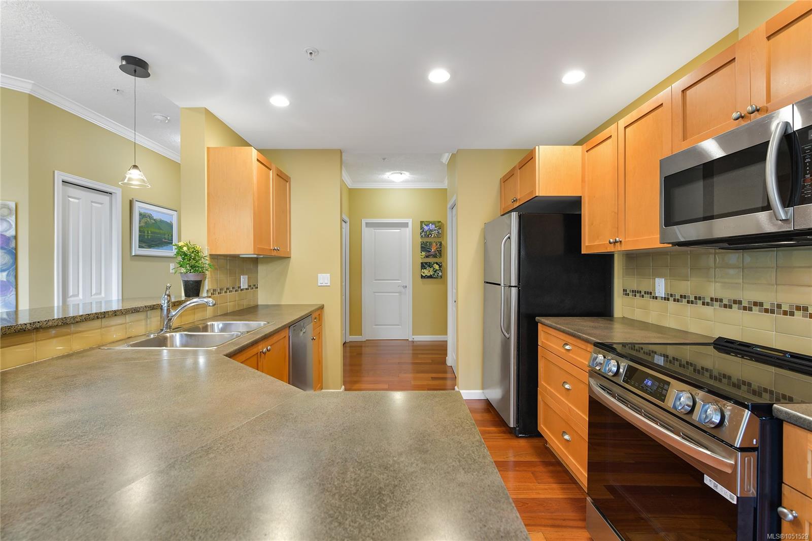204-125 ALDERSMITH Pl — listing photo 13 of 50