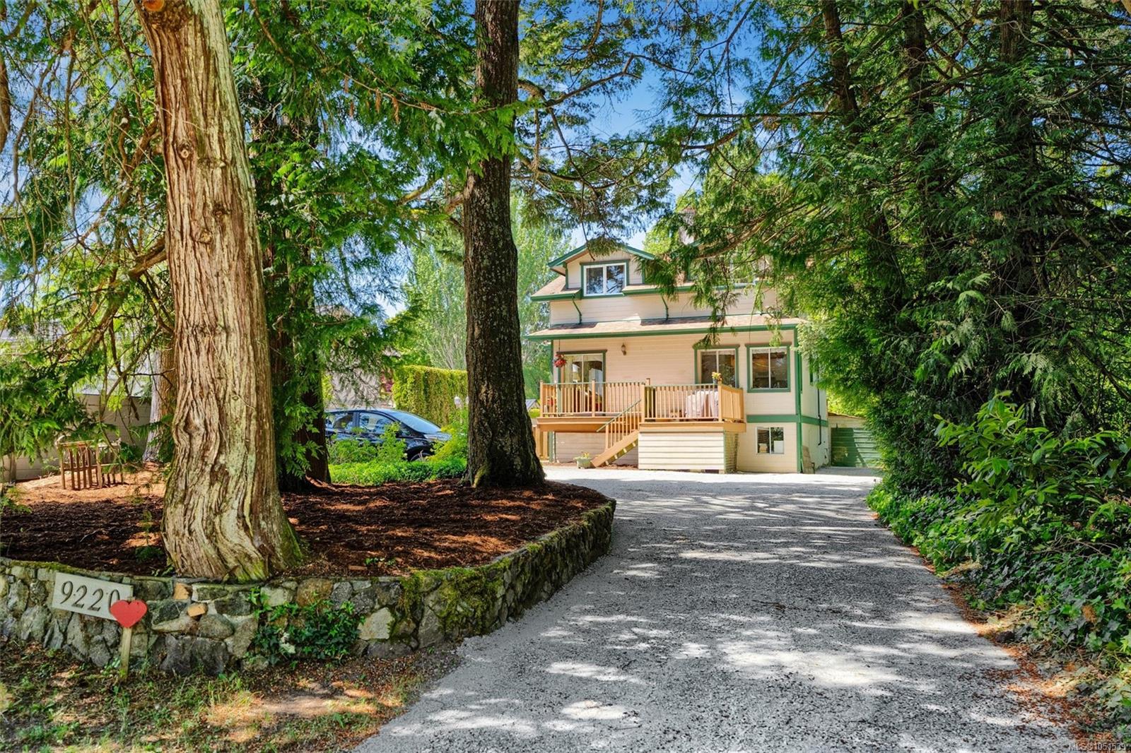 9220 East Saanich Rd — listing photo 7 of 50