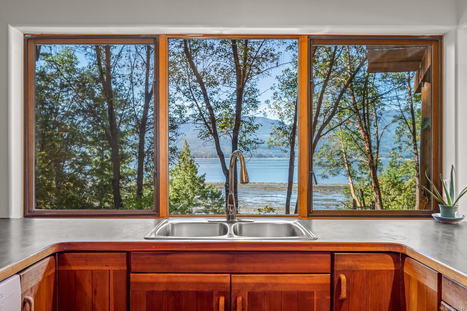 6161 Lacon Rd — listing photo 4 of 63