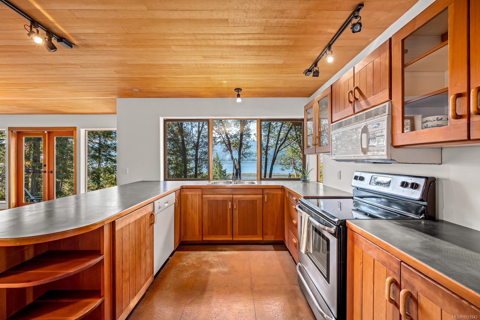 6161 Lacon Rd — listing photo 6 of 63